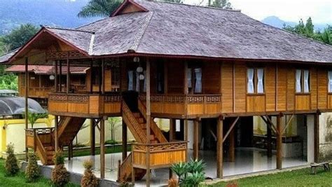 Kombinasi kayu dan tembok bata. Pembangunan Rumah Tradisional Suku Mbojo yang Tak Biasa
