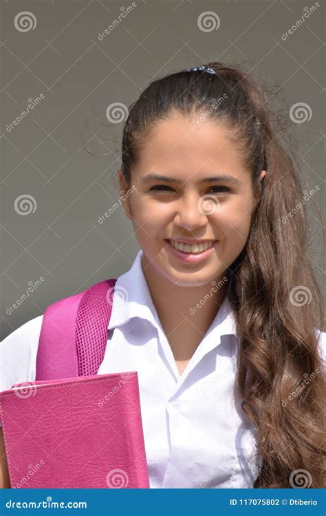 Estudiante Colombiano Sonriente Teenager De La Colegiala Foto De