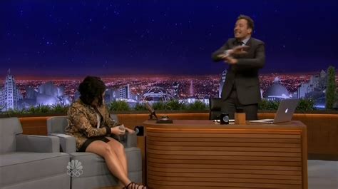Голая Деми Ловато в The Tonight Show Starring Jimmy Fallon