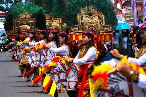 Sikap pasien semi fowler sedikit flexi sedang untuk pasien anakdengan 1 bantal. Sikap Apresiatif terhadap Keunikan dan Pesan Moral Seni ...
