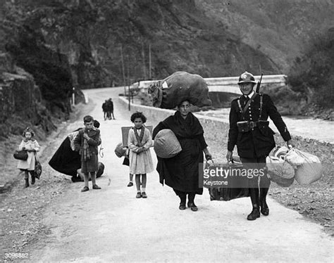 Spanish Civil War Refugees Photos Et Images De Collection Getty Images