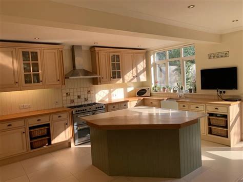 White kitchen island in natural wood design. Island Kitchen with Solid Wood & Silstone Quartz Worktops ...
