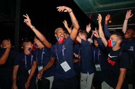 La leyenda de la fiorentina tuvo una larga carrera con la selección argentina y ganó la copa américa de 1991 y 1993. Así celebraron los jugadores del PSG su pase a la final ...