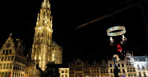 Join us this earth hour on saturday 27. Earth Hour zet Onze-Lieve-Vrouwekathedraal uur lang in het ...