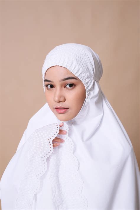 Siti khadijah apparel online store provides a wide range of telekung collection for women. Siti Khadijah and dUCk fight against fakes | New Straits ...