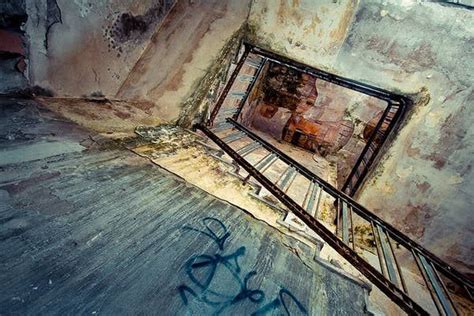 30 Nightmarish Staircases In 2020 Staircase Stairways Abandoned