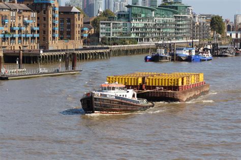 tugs on the tidal thames 2 ebb and flow
