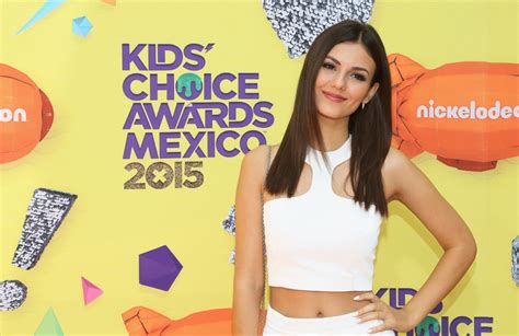 Victoria Justice Nickelodeon Kids Choice Awards Mexico 2015 12 Gotceleb