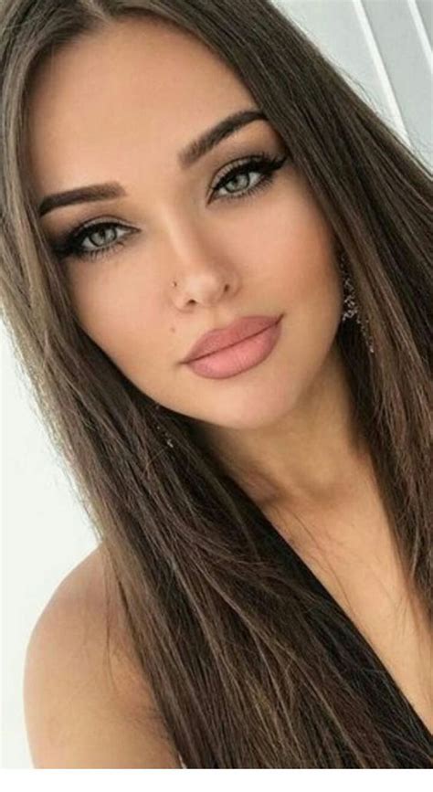 Lovely Brown Hair Color And Natural Look Inspiring Ladies Brunette Beauty Celebrity Makeup