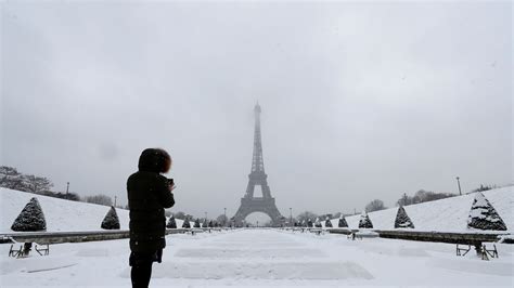 Paris Snow Eiffel Tower To Remain Closed As Freezing Conditions Cause