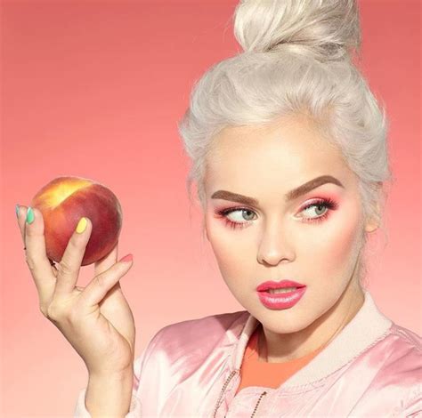 Весенняя коллекция макияжа Too Faced Sweet Peach Makeup Collection