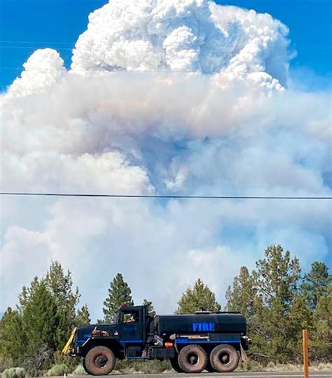 Photos Huge Oregon Blaze Grows As Wildfires Burn Across Western Us