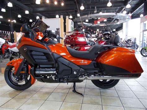 The deluxe model comes with all available accessories: 2013 Honda Gold Wing F6B Deluxe Touring for sale on 2040-motos