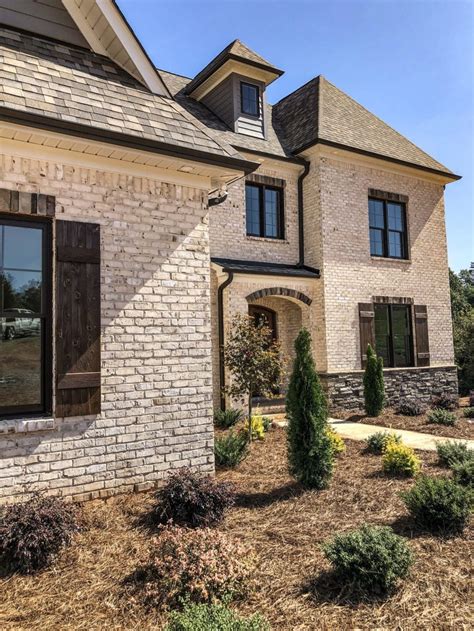 Lighter Colored Brick Goes With A Wide Range Of Accent Colors