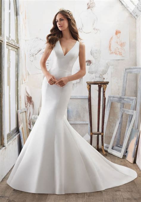 Cocomelody designers make mermaid wedding dresses according to specific measurements given. Mermaid, Trumpet, and Fit & Flare - What's the Difference ...