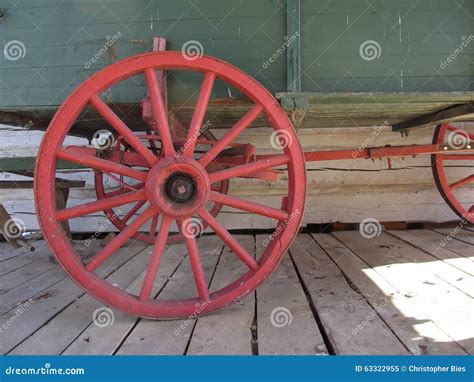 Red Wood Wagon Wheel Stock Image Image Of Green Grey 63322955