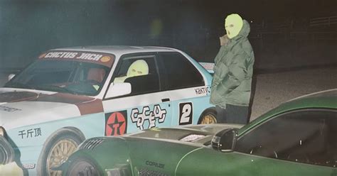 If you're wondering, the other car on his cover and in the video is a 1988 bmw e30 m3. Les Maîtres fous | Conduite intérieure