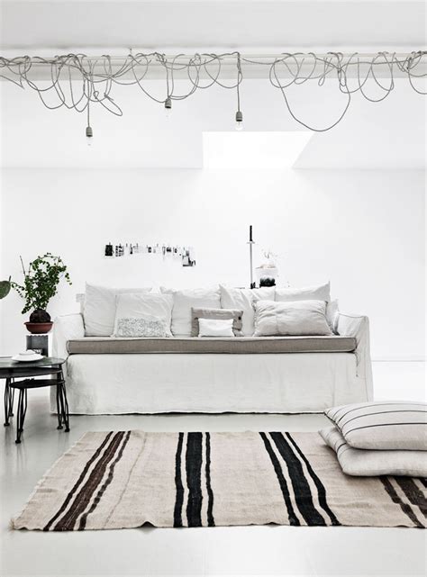 White Wall Décor 15 Styling Tricks For Walls Stylecaster