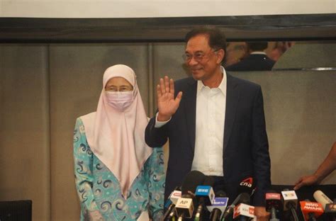Why the fuss about the leadership transition, all mp's should convene and support anwar ibrahim as malaysia's new prime minister. Anwar Ibrahim says he has enough support to overthrow ...