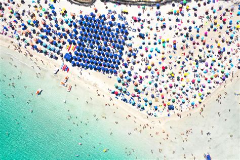 Italiensk Strand Inför Badavt En Bit Av Himmeln Ska Kosta Vagabond