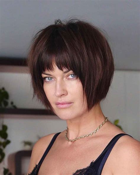 23 Coolest Jaw Length Choppy Bob With Bangs For A Mod Look