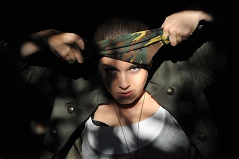 potret gaya militer wanita cantik foto stok unduh gambar sekarang anak muda dewasa bagian