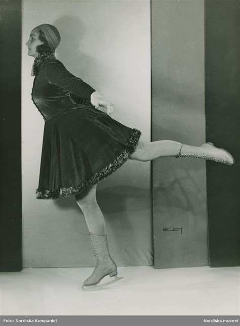 1931 Kvinna i cirkelskuren skridskoklänning Foto Erik Holmén för