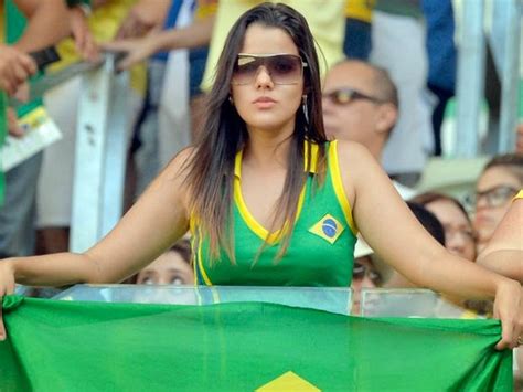 ワールド カップ ブラジル 2014 セクシーな熱い女の子のフットボールのファン、世界の美しい女性の支持者。かなり素人の女の子、写真、写真