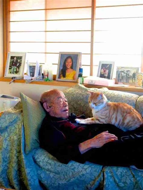 Photos Capture The Special Bond Between A Grandpa And His Cat The Dodo