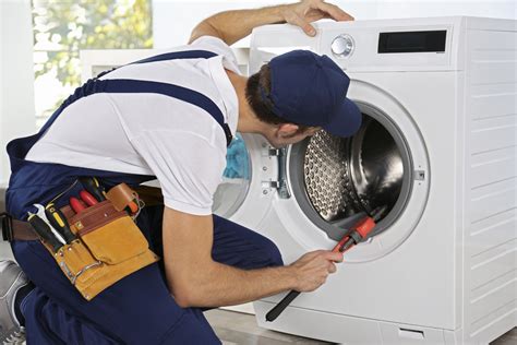 4 Common Problems with Washing Machines and How to Fix Them! - Man with ...