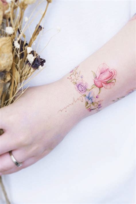 39 Delicate Wrist Tattoos For Your Upcoming Ink Session