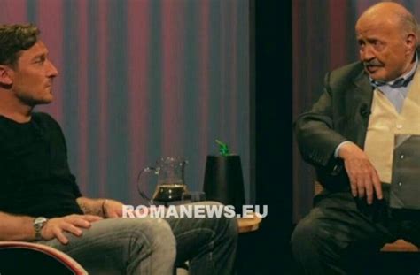 Un addio, anzi un arrivederci, che ha emozionato non solo i tifosi della roma, ma. Costanzo: "Congiura De Rossi contro Totti? Mi auguro non ...