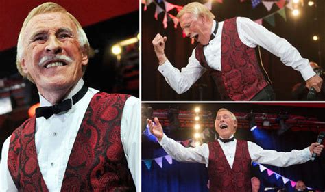 bruce forsyth dead at 89 nice to see you watch him sing at glastonbury and more music
