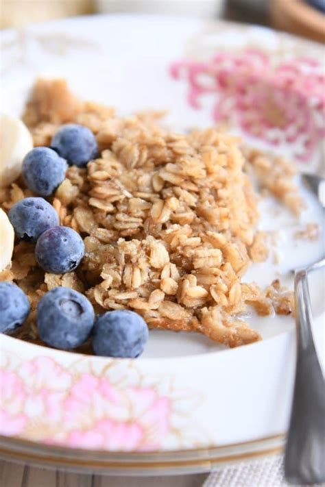 The kids can try their hand at cactus lassoing and horse shoe throwing as well as making their own indian headdress. Easy Amish Baked Oatmeal {Overnight Option} | Mel's ...