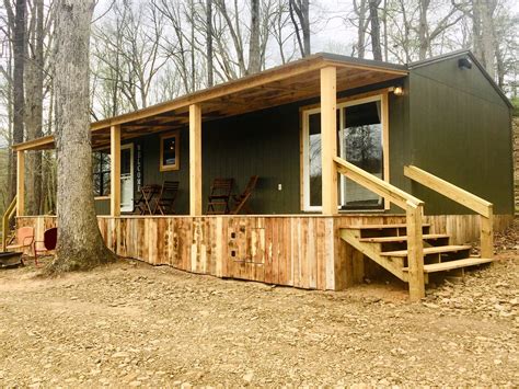 A dishwasher, a fridge and oven are also offered, as well as a kettle and a coffee machine. Cabin Rental in the Ozark National Forest, Arkansas