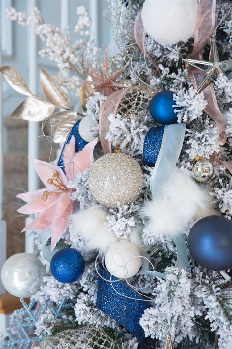 Beautiful Navy Blue Christmas Decorations For A Chic Holiday Season