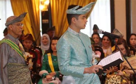 .kepada tengku abdullah sultan ahmad shah pada tahun 1993 iaitu kini sultan pahang keenam. Tengku Hassanal dimasyhur Tengku Mahkota, Pemangku Raja ...