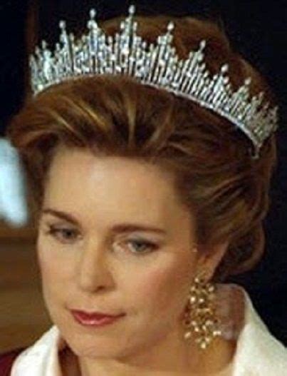 Spotlight On Diamonds Nobreza E Realeza Royal Jewels Queen Noor Royal Crowns
