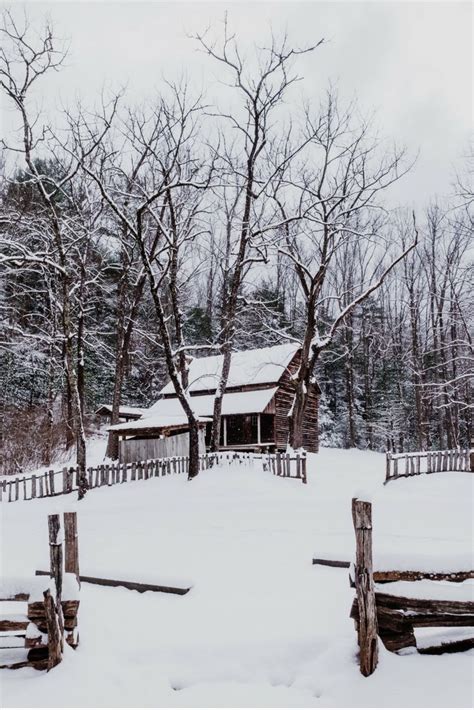 Cozy Historic Cabin In Cades Cove In The Great Smoky Mountains Snowy