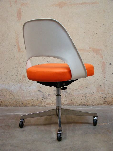 Early Knoll Saarinen Executive Side Chair With Casters In Orange And