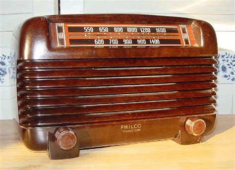 Philco Pt 2 Left And Pt 4 Right Bakelite Table Radios 1941