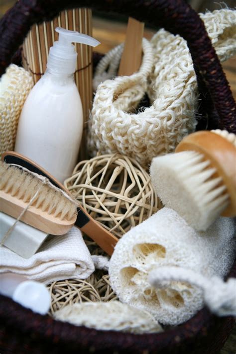 Below are ideas for what to put in the basket as well as tips on making up a gift basket. Homemade DIY Gifts: 25 Natural Bath and Beauty Recipes