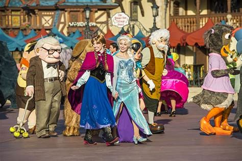 Interactive Image 360 Degrees Of Disney Characters At Disney Parks