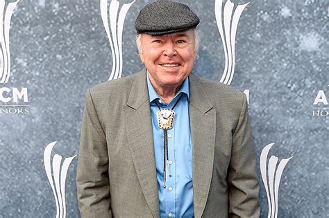 Country Music Hall Of Famer Roy Clark Dead At 85