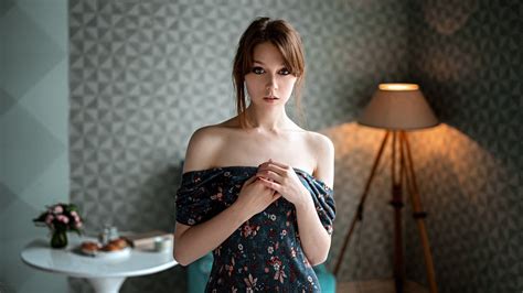 Georgy Chernyadyev Women Model Redhead Women Indoors Looking At Viewer Bare Shoulders