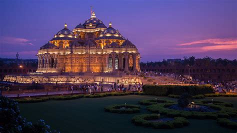Construction began in 1912 at a site about 3 miles (5 km) south of the delhi city centre, and the new capital was formally dedicated in 1931. Mandir Moods - Swaminarayan Akshardham New Delhi