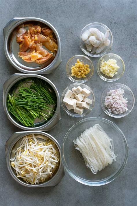 Easy Pad Thai Stir Fry Rice Noodles Recipe El Mundo Eats