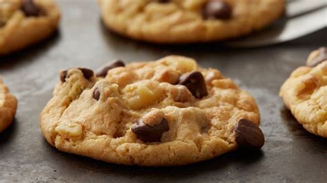 Make cake without the usual mess; Cake Mix Chocolate Chip Cookies recipe from Betty Crocker