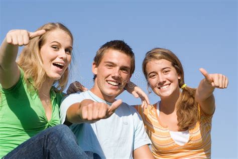 Adolescentes Felizes Foto De Stock Imagem De Pequeno 10189048
