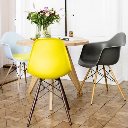 The eames daw chair was one of the 'original 5,' the dowel leg bases of the chairs were part of the launch of the fiberglass arm chairs in 1950. 'Eames Plastic Armchair DAW' ohne Polster